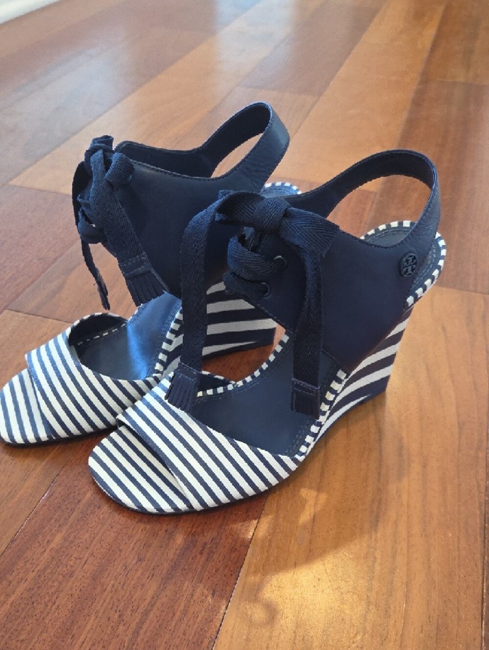 Tory Burch Maritime Wedges Size 8.5 Navy Striped Wedge Sandals NWOT - Picture 2 of 9